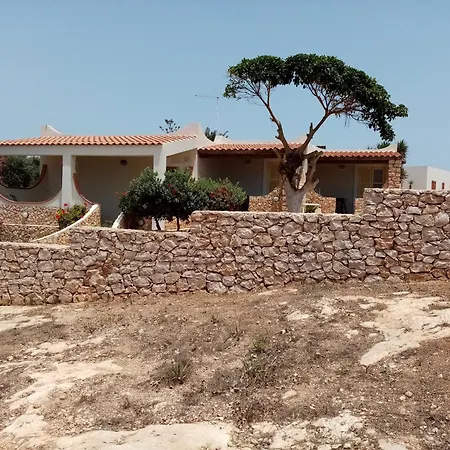 Punta Sottile 150 Mt Dalla Cala Francese Lampedusa