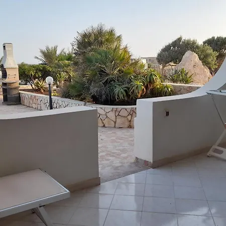 Aparthotel Punta Sottile 150 Mt Dalla Cala Francese