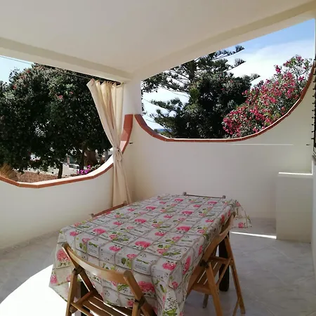 Aparthotel Punta Sottile 150 Mt Dalla Cala Francese