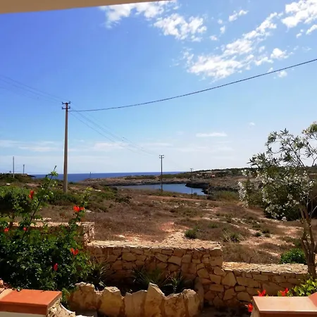 Punta Sottile 150 Mt Dalla Cala Francese * Lampedusa