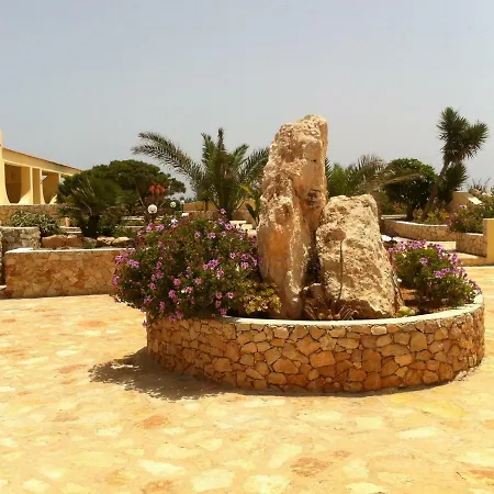 Punta Sottile 150 Mt Dalla Cala Francese Aparthotel Lampedusa