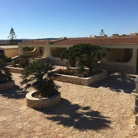 Aparthotel Punta Sottile 150 Mt Dalla Cala Francese *