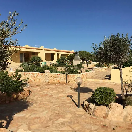 Punta Sottile 150 Mt Dalla Cala Francese Aparthotel Lampedusa